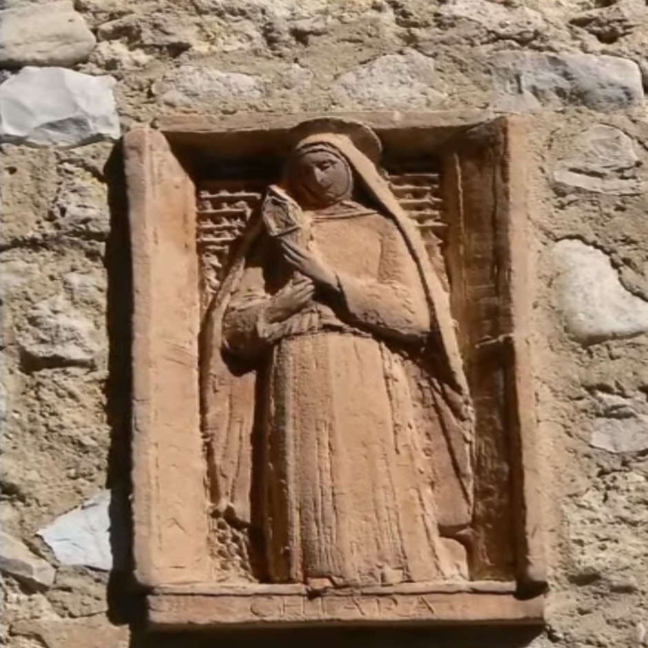 Bas relief de Sainte Claire