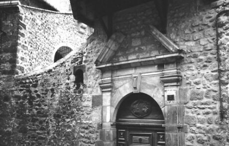porte du monastère fondé par Ste Colette en 1432