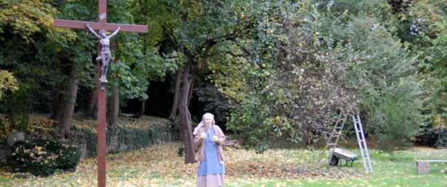 crucifix jardin coings